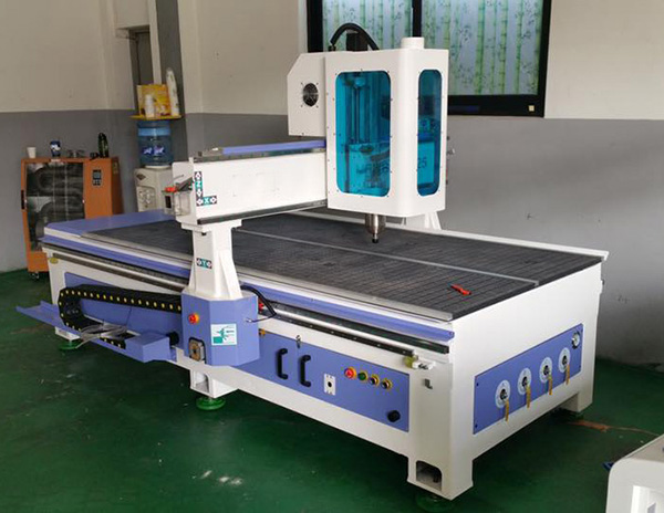 The guidance of water cooling spindle of wood cnc router cutting machine